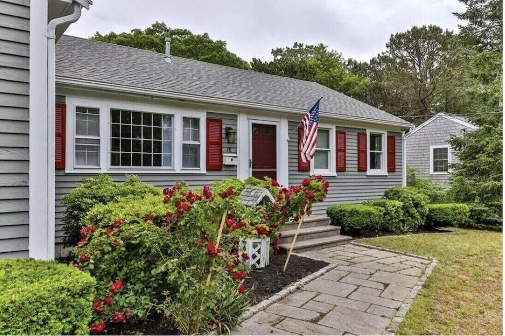 A Cozy Cape House Steps To Restaurants & Beaches ~1.4 Miles Down Scenic Roads Yarmouth Exterior photo