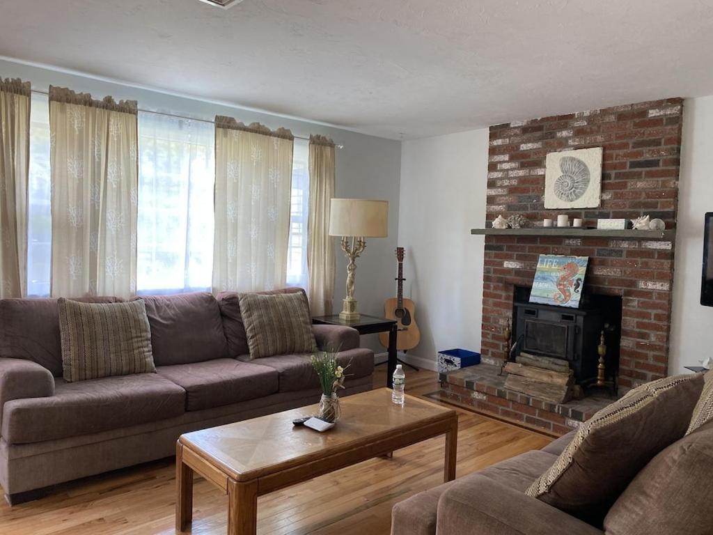 A Cozy Cape House Steps To Restaurants & Beaches ~1.4 Miles Down Scenic Roads Yarmouth Exterior photo